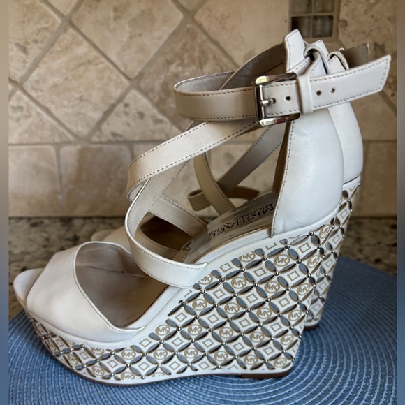 MICHAEL Michael Kors Off-White and Gold Wedge Platform Logo Patterned Sandals - Picture 3 of 13